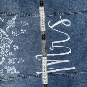 Universal Thread Blue Jeans with Floral Design